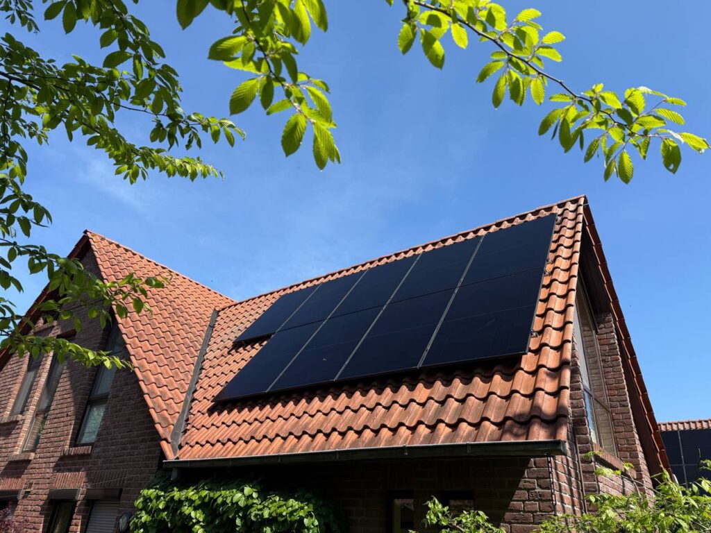 Solarghermie-Hensel-Haustechnik-Heizungssysteme-Heizung-PV-Anlage-Solar-Photovoltaik-Hausdach