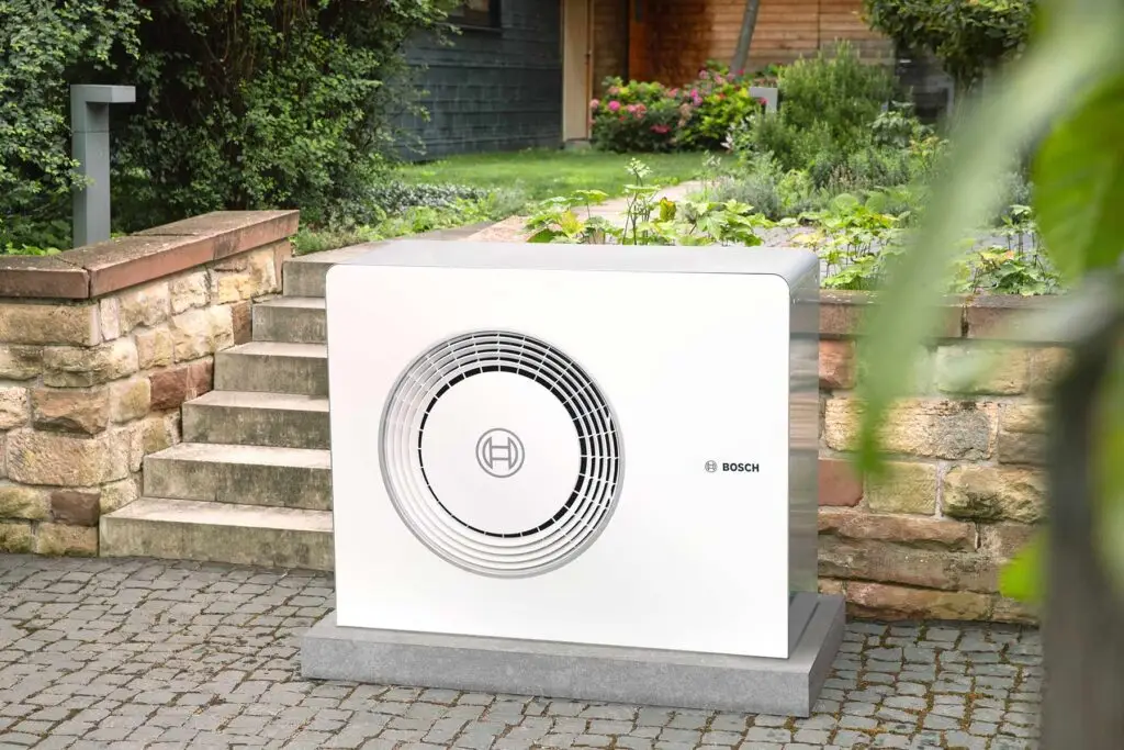 hensel-haustechnik-cloppenburg-waermepumpe-heizung-Gerät